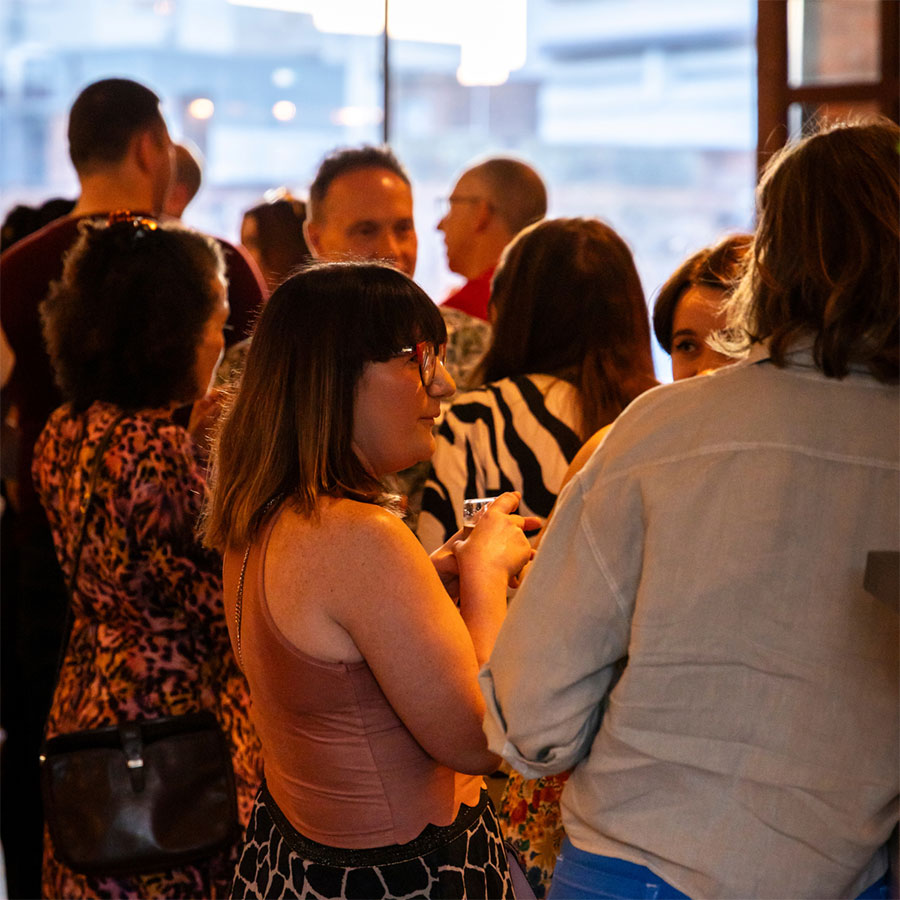 Lots of singles socialising and meeting for the first time at a Single & Mingle event.